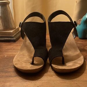 EUC STYLE & Co comfortable one toe wedges sandals 7.5